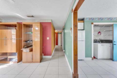 House in Florida City, Florida 3 bedrooms, 111.11 sq.m. № 1986267 - photo 11