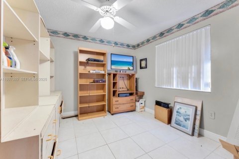 House in Florida City, Florida 3 bedrooms, 111.11 sq.m. № 1986267 - photo 16