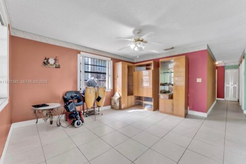 House in Florida City, Florida 3 bedrooms, 111.11 sq.m. № 1986267 - photo 10