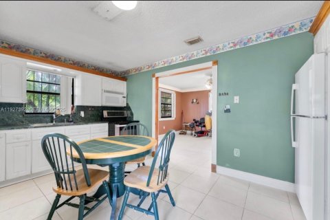 House in Florida City, Florida 3 bedrooms, 111.11 sq.m. № 1986267 - photo 9