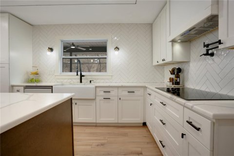 House in Sarasota, Florida 4 bedrooms, 284.1 sq.m. № 1560930 - photo 12