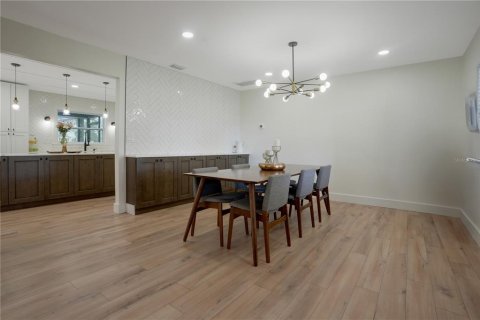 House in Sarasota, Florida 4 bedrooms, 284.1 sq.m. № 1560930 - photo 8