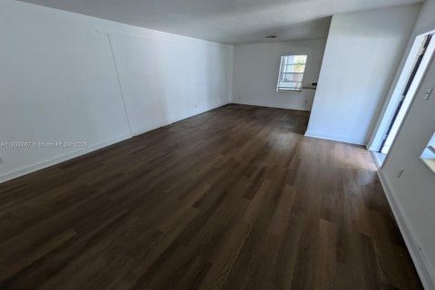 House in West Palm Beach, Florida 3 bedrooms, 140.56 sq.m. № 1814519 - photo 4