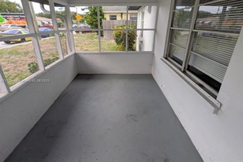 House in West Palm Beach, Florida 3 bedrooms, 140.56 sq.m. № 1814519 - photo 8