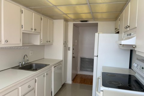 Copropriété à louer à Miami, Floride: 2 chambres, 113.53 m2 № 1956686 - photo 13