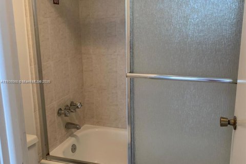 Copropriété à louer à Miami, Floride: 2 chambres, 113.53 m2 № 1956686 - photo 16