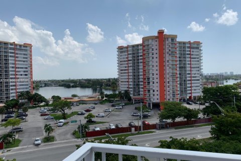 Copropriété à louer à Miami, Floride: 2 chambres, 113.53 m2 № 1956686 - photo 3