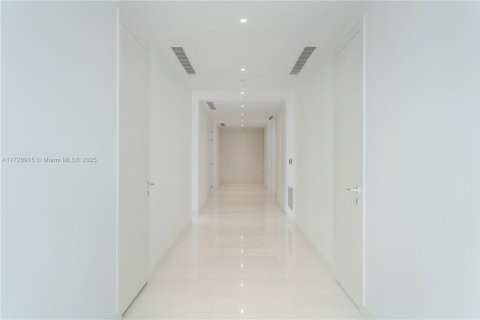 Condominio en venta en Miami, Florida, 5 dormitorios, 359.53 m2 № 1962499 - foto 10