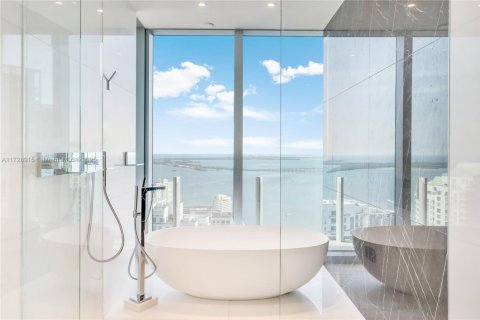 Condominio en venta en Miami, Florida, 5 dormitorios, 359.53 m2 № 1962499 - foto 18