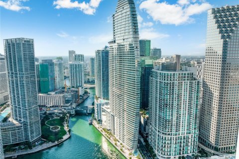 Condominio en venta en Miami, Florida, 5 dormitorios, 359.53 m2 № 1962499 - foto 30