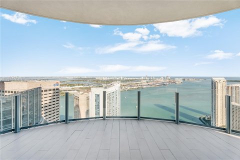 Condominio en venta en Miami, Florida, 5 dormitorios, 359.53 m2 № 1962499 - foto 7