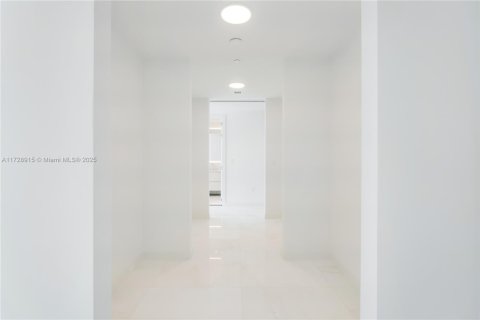 Condominio en venta en Miami, Florida, 5 dormitorios, 359.53 m2 № 1962499 - foto 21