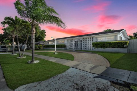 Купить виллу или дом в Майами, Флорида 4 спальни, 176.98м2, № 2006526 - фото 3