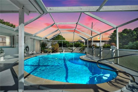 Купить виллу или дом в Майами, Флорида 4 спальни, 176.98м2, № 2006526 - фото 2