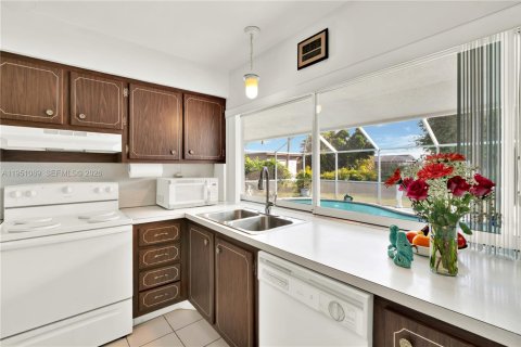 Купить виллу или дом в Майами, Флорида 4 спальни, 176.98м2, № 2006526 - фото 7