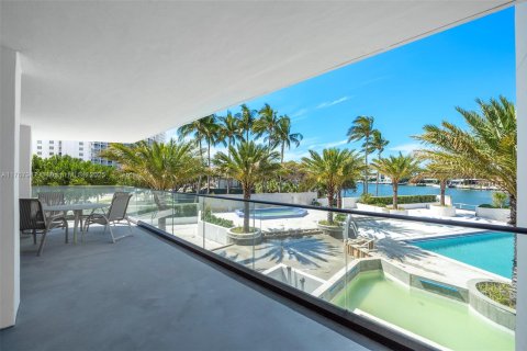Condo in Miami Beach, Florida, 3 bedrooms  № 1698862 - photo 2