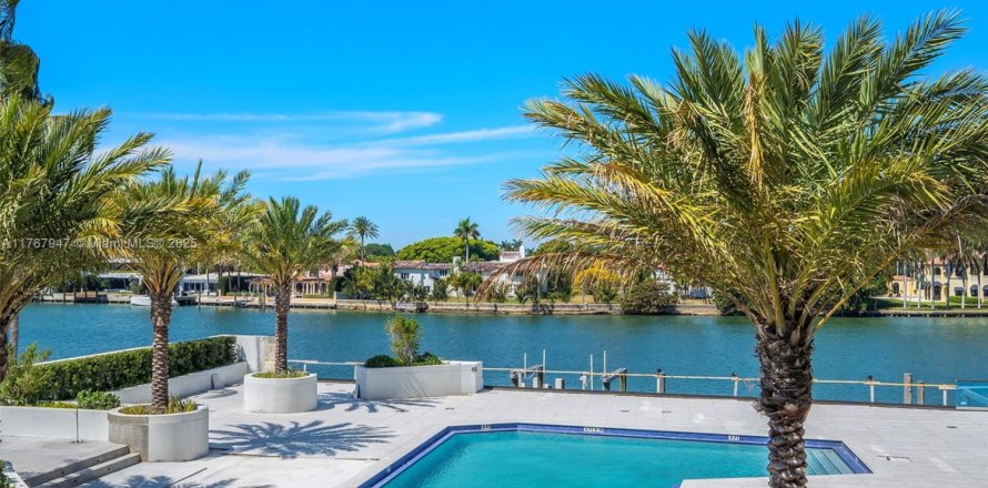 Condo in Miami Beach, Florida, 3 bedrooms  № 1698862