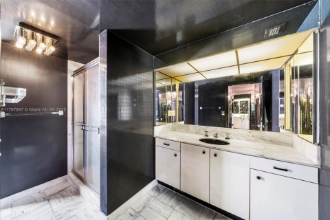 Condo in Miami Beach, Florida, 3 bedrooms  № 1698862 - photo 23