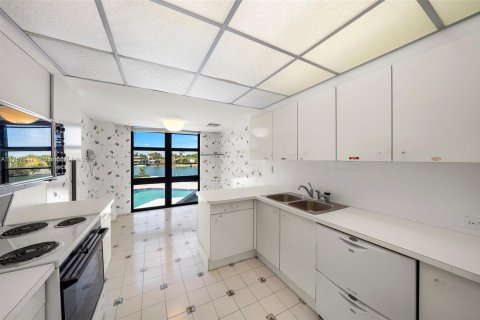 Condo in Miami Beach, Florida, 3 bedrooms  № 1698862 - photo 20