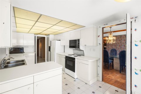 Condo in Miami Beach, Florida, 3 bedrooms  № 1698862 - photo 18