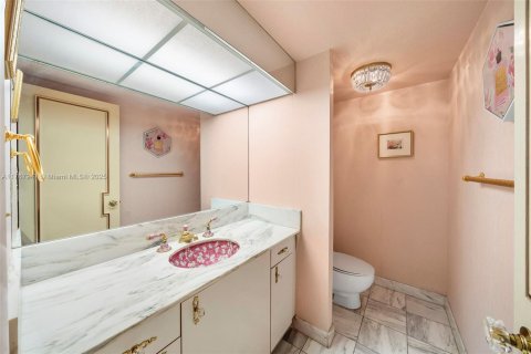 Condo in Miami Beach, Florida, 3 bedrooms  № 1698862 - photo 28