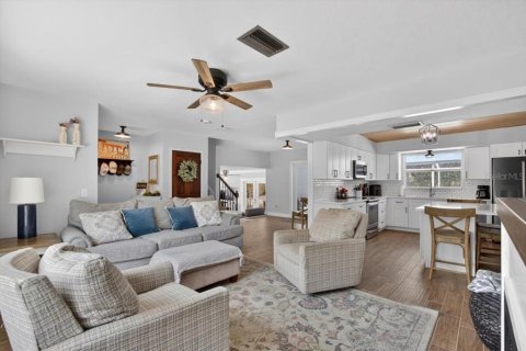 House in Brandon, Florida 4 bedrooms, 213.68 sq.m. № 2157320 - photo 17