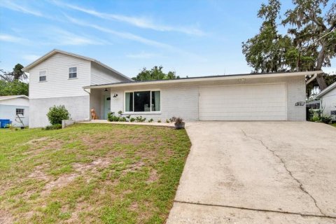 House in Brandon, Florida 4 bedrooms, 213.68 sq.m. № 2157320 - photo 2