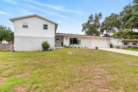 House in Brandon, Florida 4 bedrooms, 213.68 sq.m. № 2157320 - photo 3