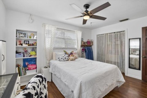 House in Brandon, Florida 4 bedrooms, 213.68 sq.m. № 2157320 - photo 29