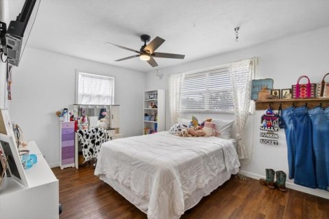 House in Brandon, Florida 4 bedrooms, 213.68 sq.m. № 2157320 - photo 28