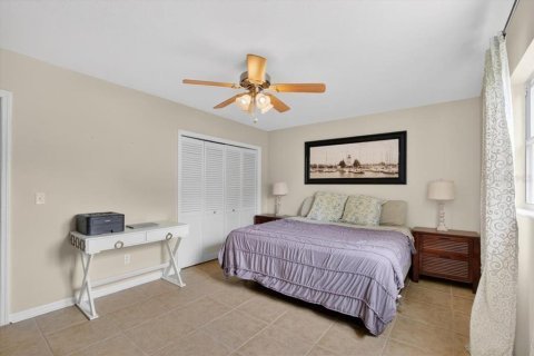 House in Brandon, Florida 4 bedrooms, 213.68 sq.m. № 2157320 - photo 19