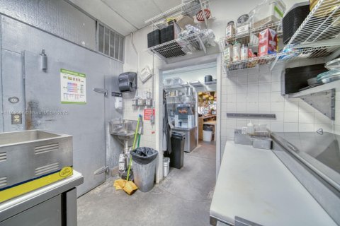 Commercial property in Kendall, Florida № 1746011 - photo 13