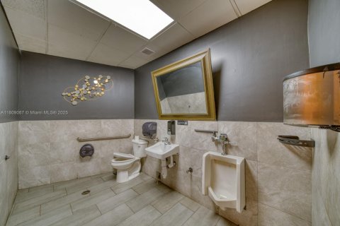 Commercial property in Kendall, Florida № 1746011 - photo 24