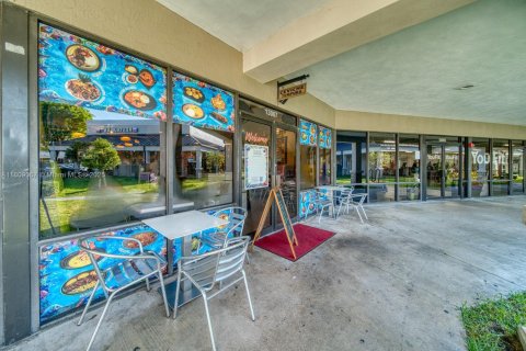 Commercial property in Kendall, Florida № 1746011 - photo 29