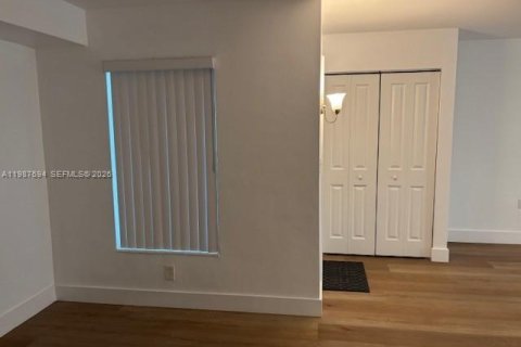 Снять в аренду кондоминиум в Майами, Флорида 2 спальни, 69.68м2, № 2048938 - фото 5