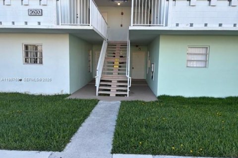 Снять в аренду кондоминиум в Майами, Флорида 2 спальни, 69.68м2, № 2048938 - фото 20