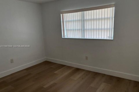 Снять в аренду кондоминиум в Майами, Флорида 2 спальни, 69.68м2, № 2048938 - фото 11