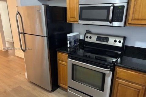 Снять в аренду кондоминиум в Майами, Флорида 2 спальни, 69.68м2, № 2048938 - фото 6