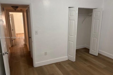 Снять в аренду кондоминиум в Майами, Флорида 2 спальни, 69.68м2, № 2048938 - фото 10