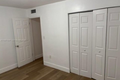 Снять в аренду кондоминиум в Майами, Флорида 2 спальни, 69.68м2, № 2048938 - фото 9