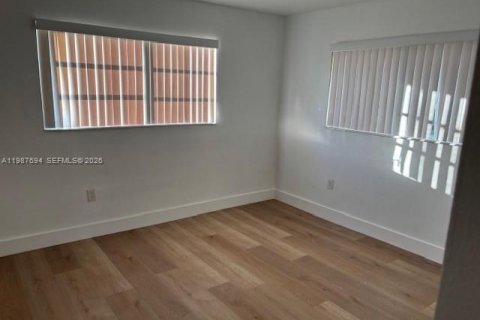 Снять в аренду кондоминиум в Майами, Флорида 2 спальни, 69.68м2, № 2048938 - фото 8