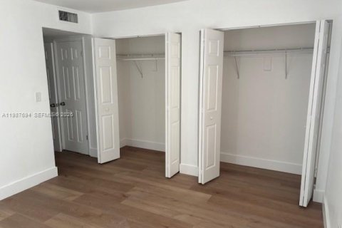 Снять в аренду кондоминиум в Майами, Флорида 2 спальни, 69.68м2, № 2048938 - фото 12