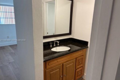 Снять в аренду кондоминиум в Майами, Флорида 2 спальни, 69.68м2, № 2048938 - фото 19