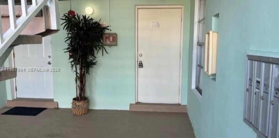 Кондоминиум с 2 спальнями в Майами, Флорида № 2048938