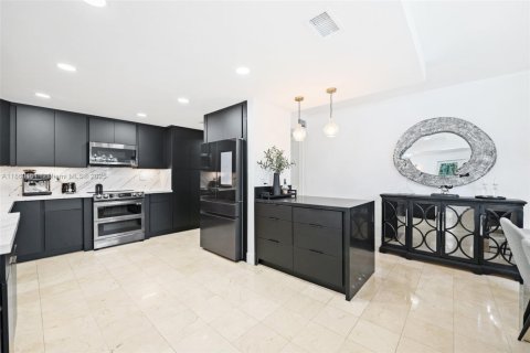 Villa ou maison à vendre à Miami Lakes, Floride: 5 chambres, 306.39 m2 № 1887764 - photo 16