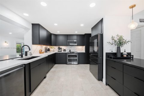 Villa ou maison à vendre à Miami Lakes, Floride: 5 chambres, 306.39 m2 № 1887764 - photo 14