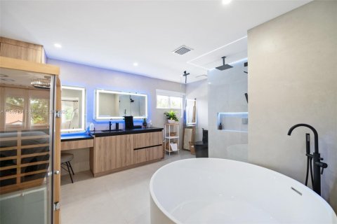 Villa ou maison à vendre à Miami Lakes, Floride: 5 chambres, 306.39 m2 № 1887764 - photo 28