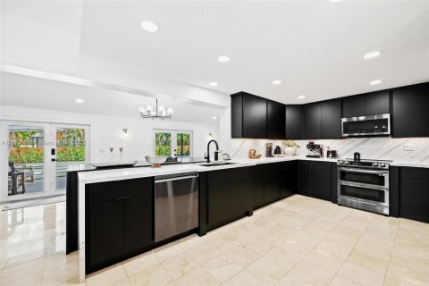Villa ou maison à vendre à Miami Lakes, Floride: 5 chambres, 306.39 m2 № 1887764 - photo 21