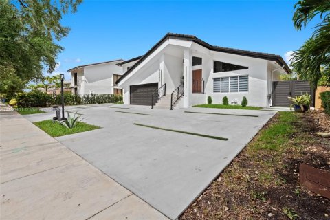 Villa ou maison à vendre à Miami Lakes, Floride: 5 chambres, 306.39 m2 № 1887764 - photo 5