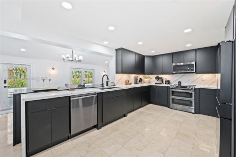 Villa ou maison à vendre à Miami Lakes, Floride: 5 chambres, 306.39 m2 № 1887764 - photo 15